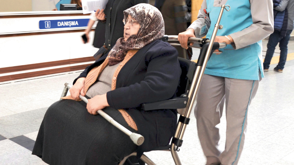 Engelliye evde bakım maaşı için 967 liralık gelir kriterine dikkat!