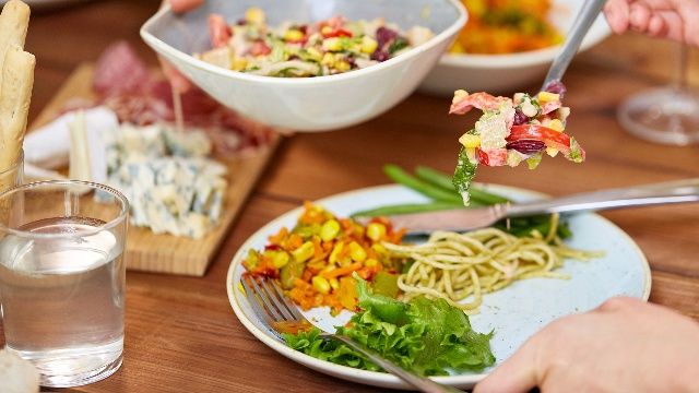 Uzmanlar uyarıyor: Yemek için dışarı çıkın, kendinize zaman ayırın!