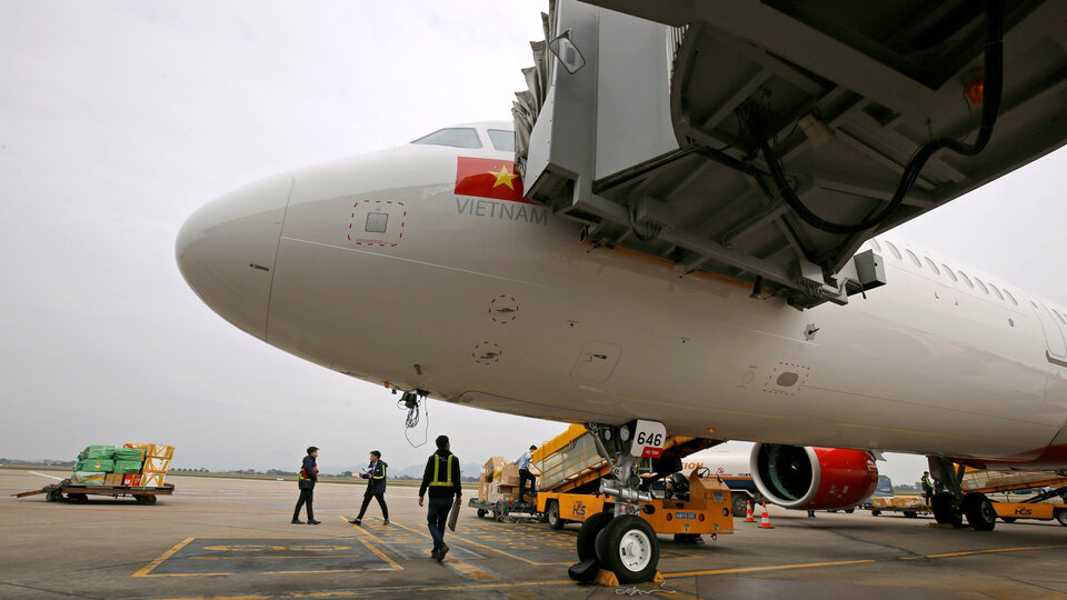 Vietnam'ın 'milli kahramanları' bikinili hosteslerin kurbanı oldu!