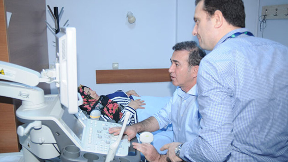 Anne karnında hayat kurtaran operasyon!