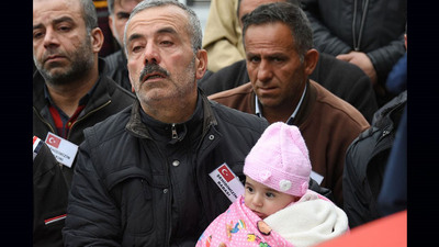 "Çok şükür oğlum şehit. Bu da şehit kızı" dedi ve ekledi: Göreve hazırız