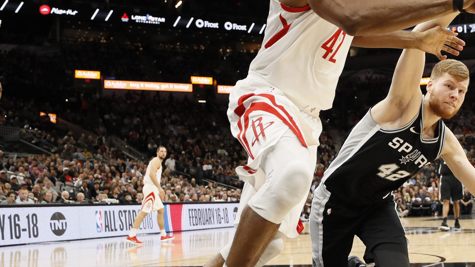 Rockets, deplasman serisine galibiyetle başladı