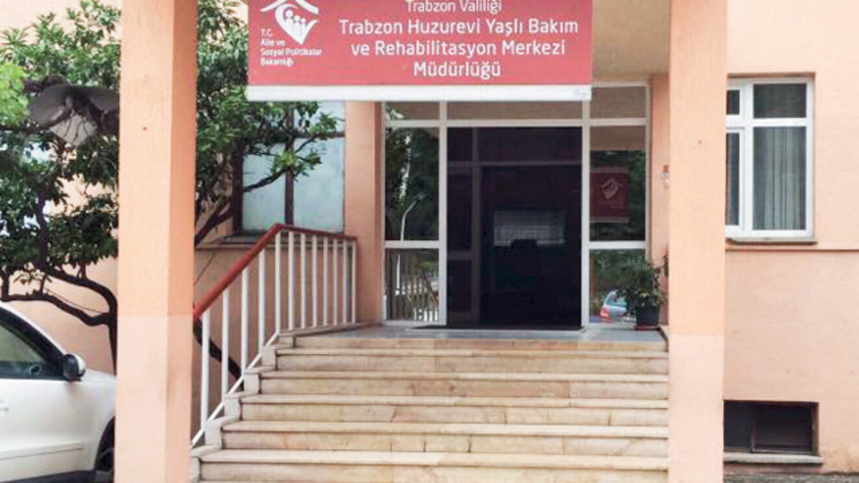 Huzurevinde idrar kesici ilaç iddiası