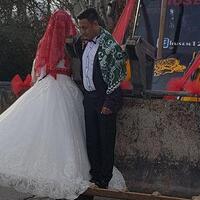 Damat, gelini evden kepçeyle aldı