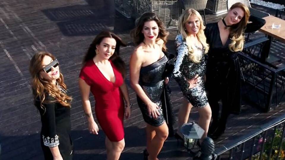 Sosyetik Ev Kadınları kimdir?