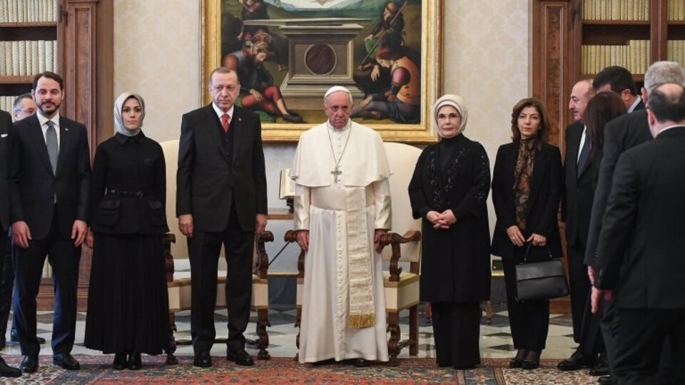Papa'dan Erdoğan'a hediye: 'Barış melekli' madalyon