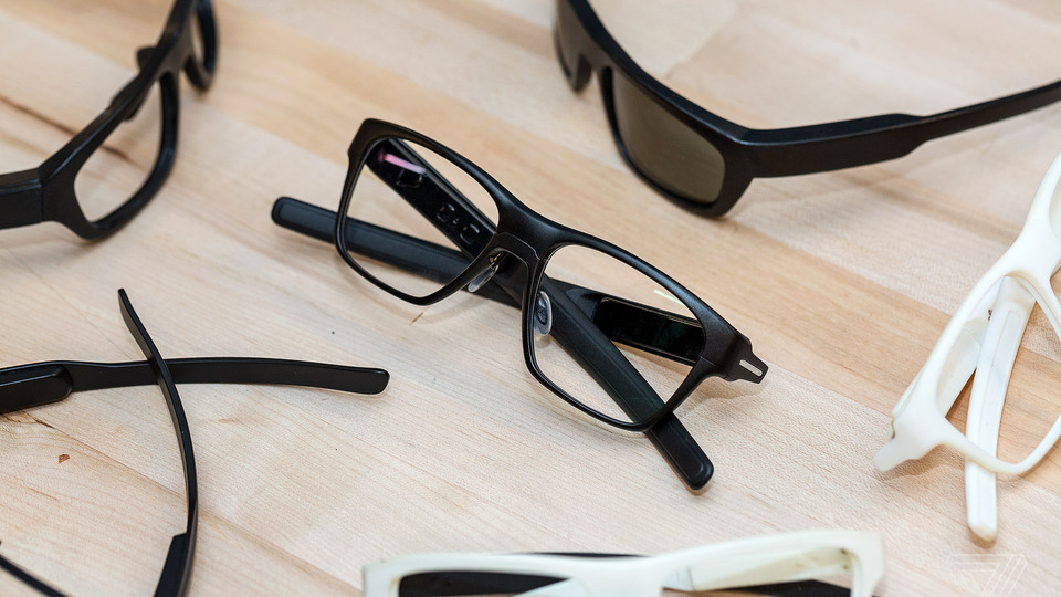 İşte süper akıllı gözlük! Google becerememişti