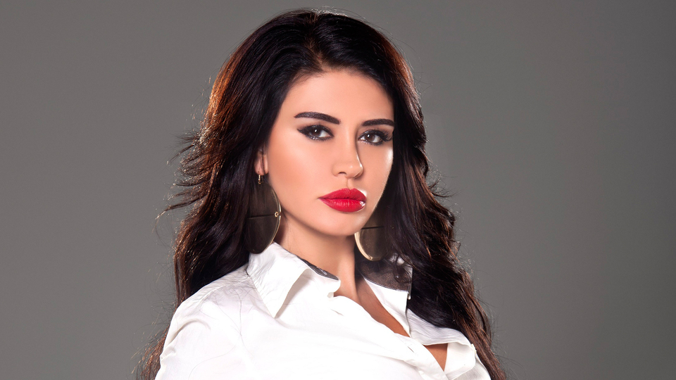 Ebru Polat'tan sürpriz karar!