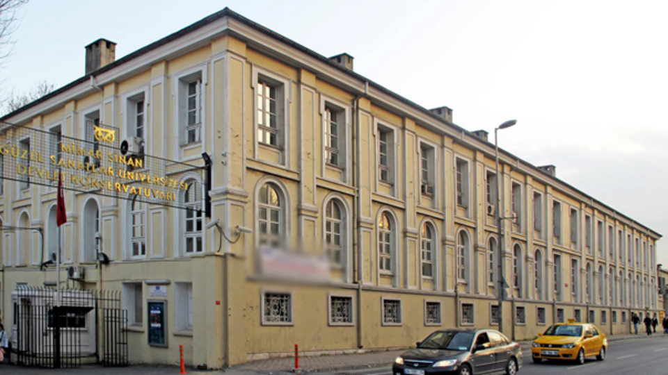 Mimar Sinan'da kırbaçlı işkence!