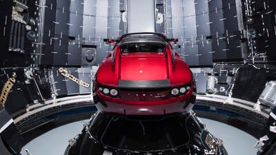 Canlı yayında uzaya çıkıyor