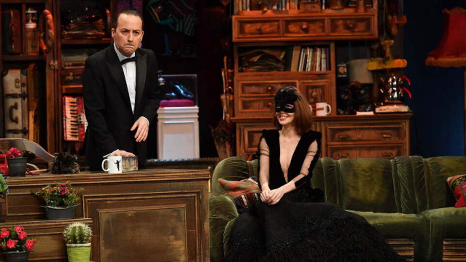 Elçin Sangu kül kedisi oluyor