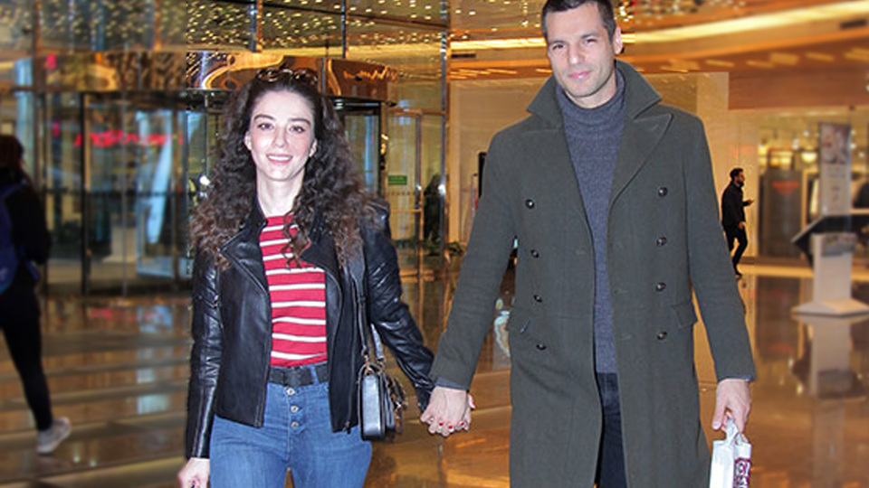 Sevgilisini doğum gününde yalnız bırakmadı