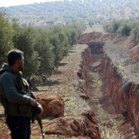 Dağ ile tepeyi birleştirmişler! Bakın hendeğin ucu nereye çıkıyor