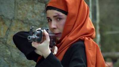 Gizli görevle Suriye'ye giden Selin, teröristle karşı karşıya kalıyor!