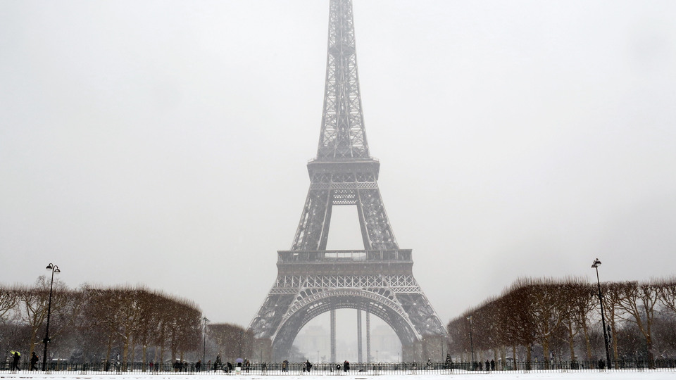Eyfel Kulesi kar yağışı nedeniyle kapatıldı