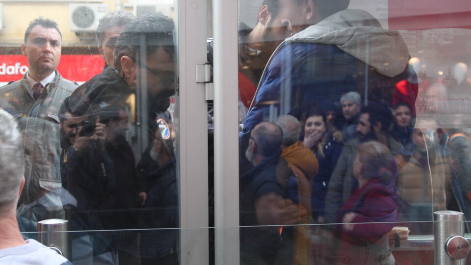 Tramvayda taciz! Vatandaştan linç girişimi