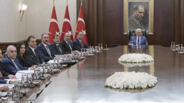 Hükümet meslek örgütlerinin adındaki 'Türk' ibaresi için harekete geçti