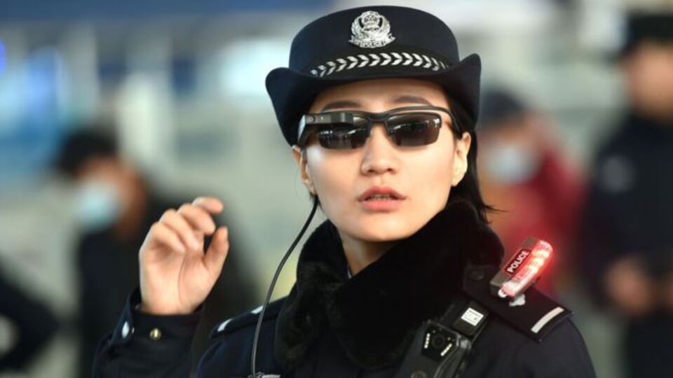 Akıllı polis gözlüğü suçluyu yüzünden tanıyor!