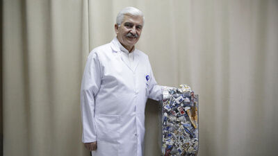 Sigara paketleri ve izmaritlerini odasında saklıyor!