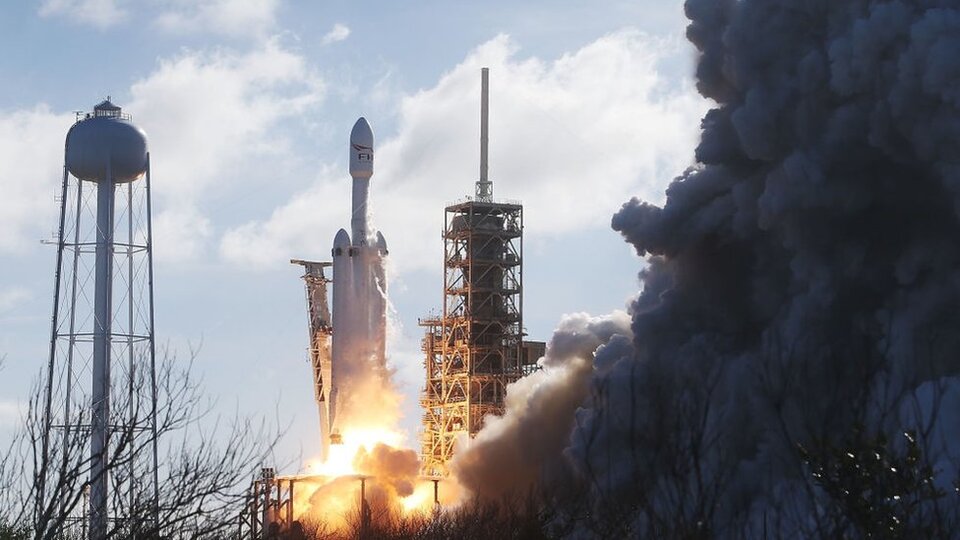 SpaceX'in tuhaf serüveni: Elon Musk Tesla arabayı uzaya nasıl yolladı?