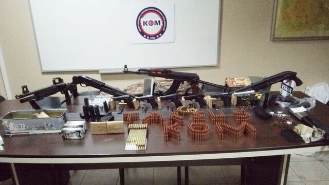 Mersin'deki operasyonda duvarın içinden çıkanlar şoke etti!