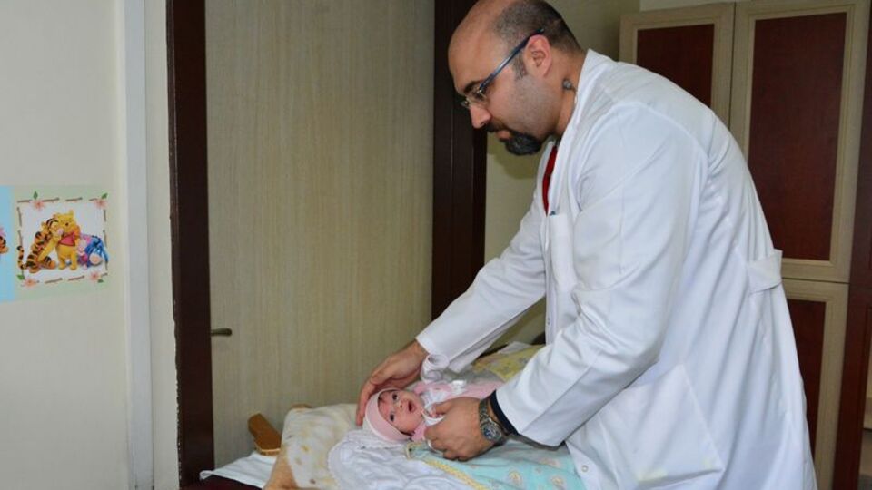 Tüm vücut soğutma tedavisi ile hayata döndü