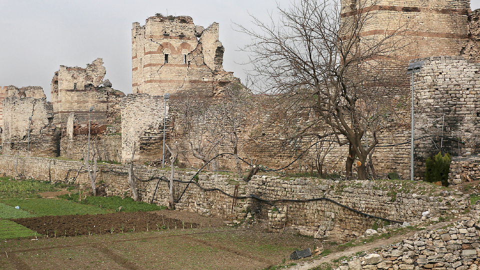 1500 yıllık surlara çelik koruma