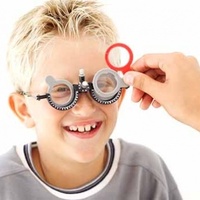 Göz doktorundan anne ve babalara önemli uyarı!