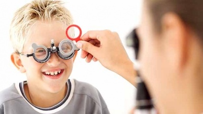 Göz doktorundan anne ve babalara önemli uyarı!