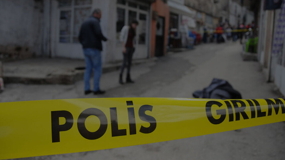 Balkondan atlayan 8 aylık hamile kadın ve bebeği öldü!