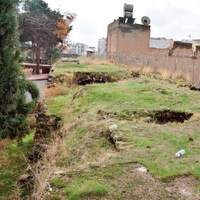 Tarihi kışlayı delik deşik ettiler