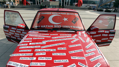 Otomobilini şehitlerin isimleriyle donattı