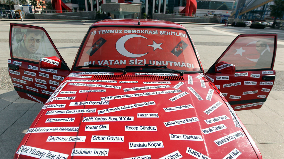 Otomobilini şehitlerin isimleriyle donattı