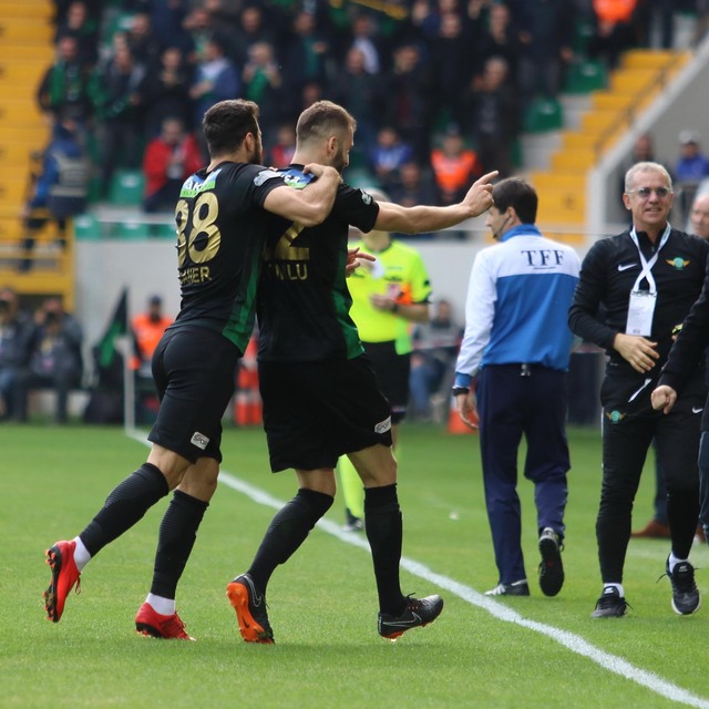 Akhisar nefes aldı!
