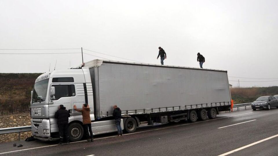 TIR kaza yapınca gerçek ortaya çıktı!