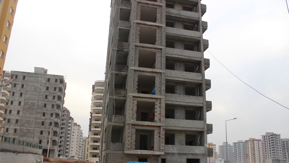 Şok! İnşaatın 12. katından ağabeyinin üzerine düştü