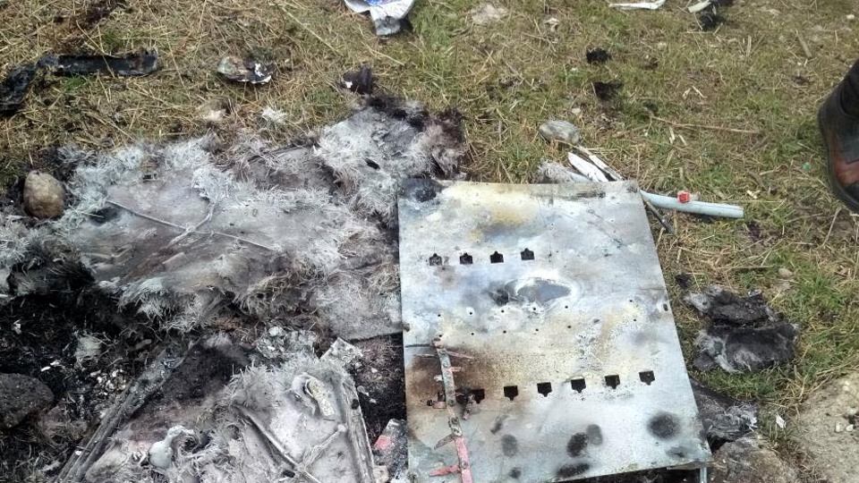 Elektrik panolarına silahla saldırıp tahrip ettiler