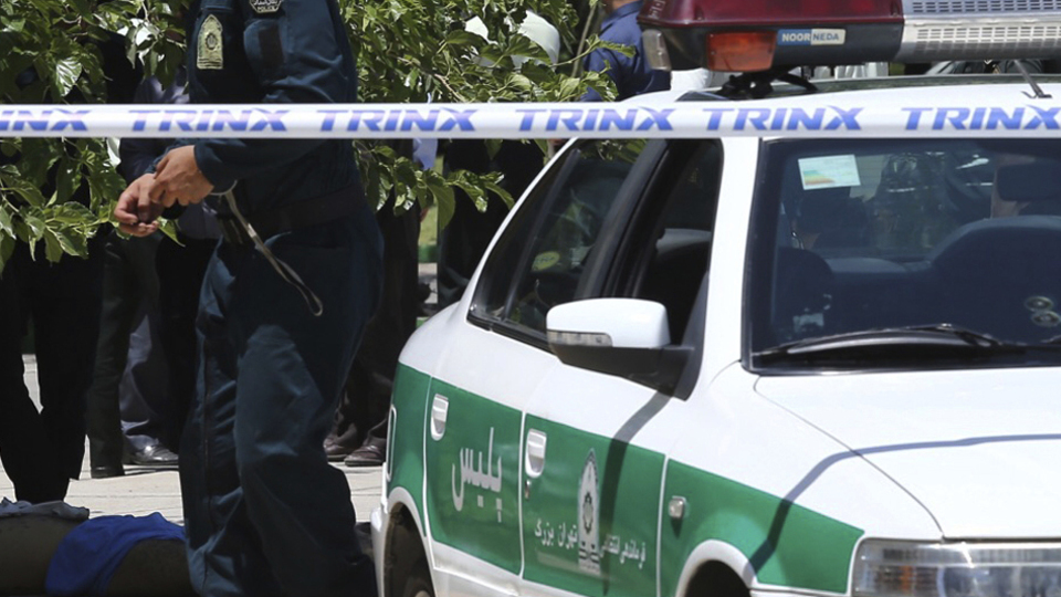 Casuslukla suçlanan İranlı profesör gözaltında öldü!