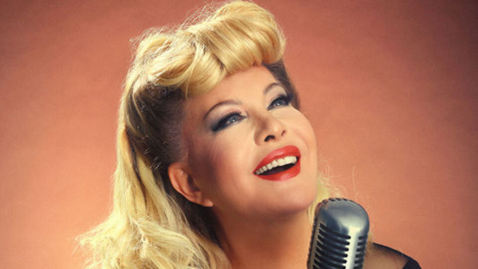 Emel Sayın kaç yaşında, nerelidir?