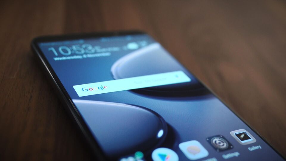 Telefon satmak için yalan yorum yazdırmış!