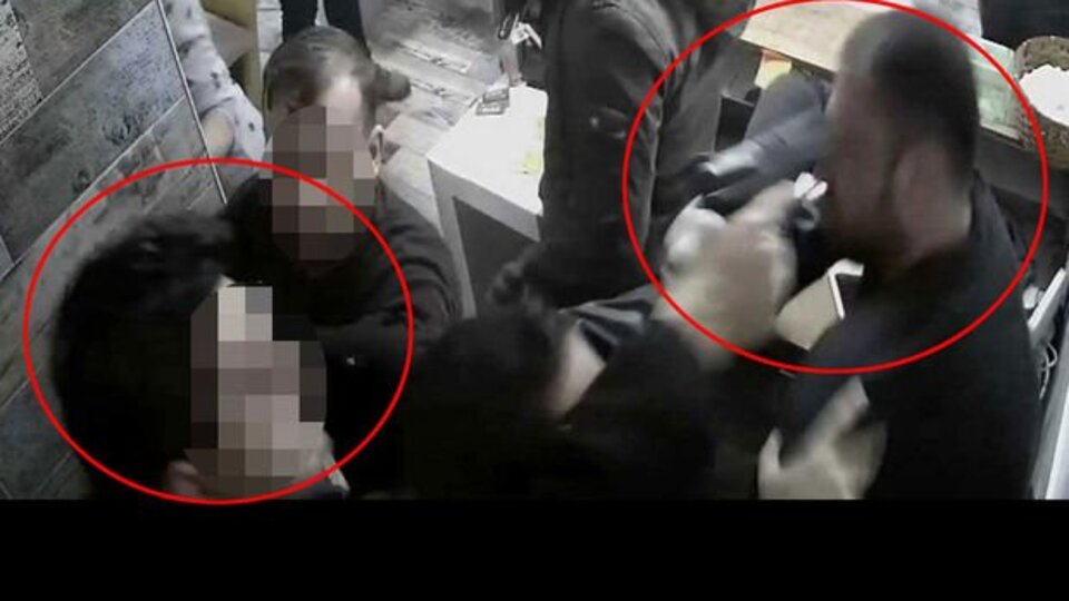 İlgi isteyen polisler, işyeri sahibinin kafasına silah doğrultmuştu! Sıcak gelişme