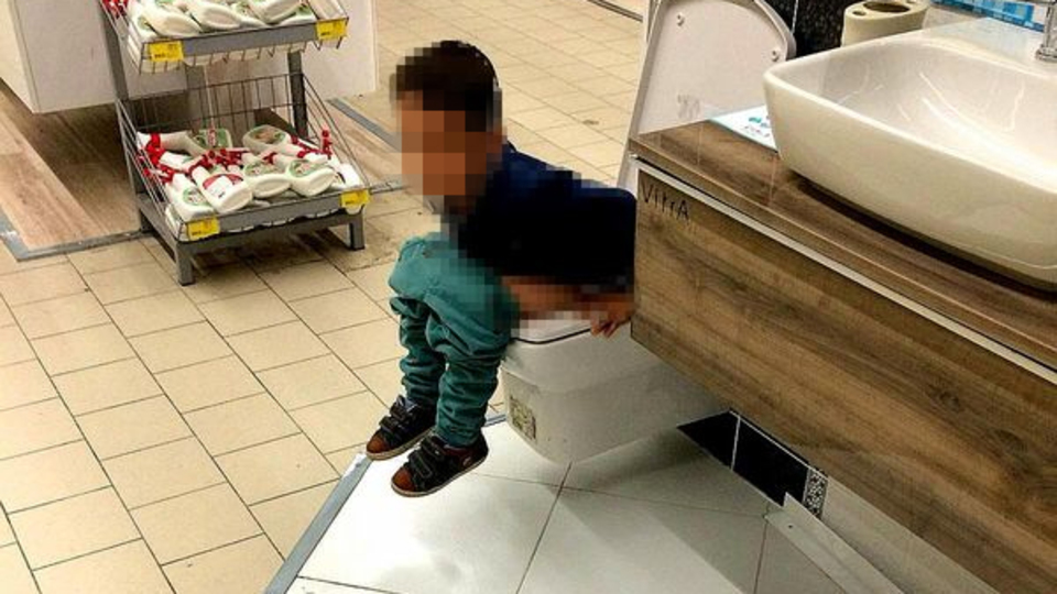 Küçük çocuk hem şaşırttı hem gülümsetti