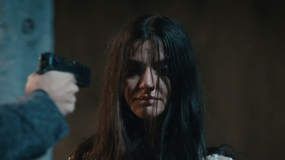 Vedat Nefes'i yakalayıp tetiği çekiyor!