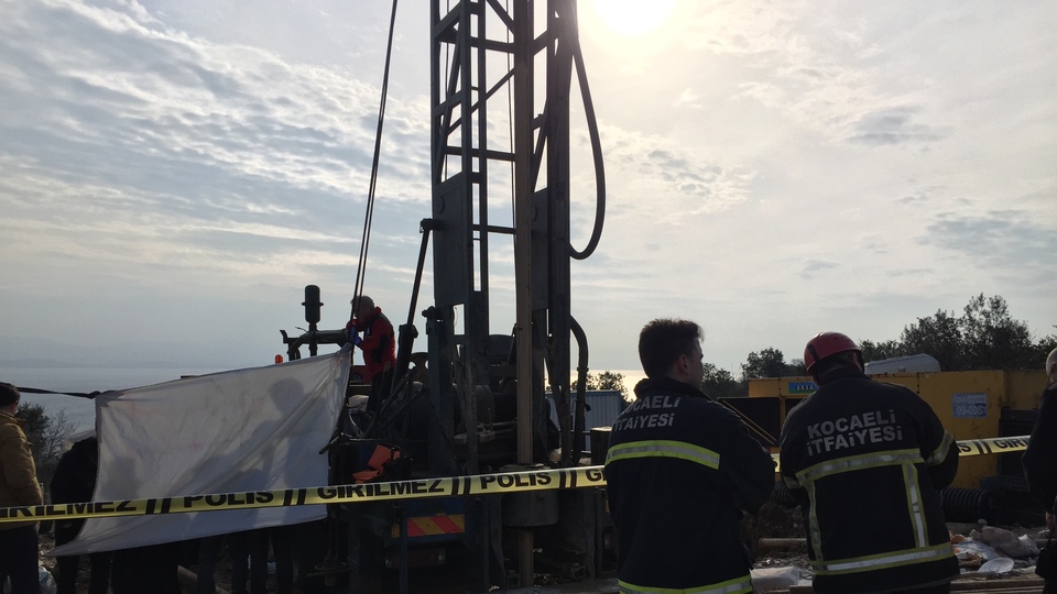 Sondaj makinesine sıkışan işçi öldü