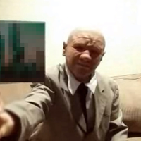 Gelecekten geldiğini iddia etti ve bu fotoğrafı gösterdi