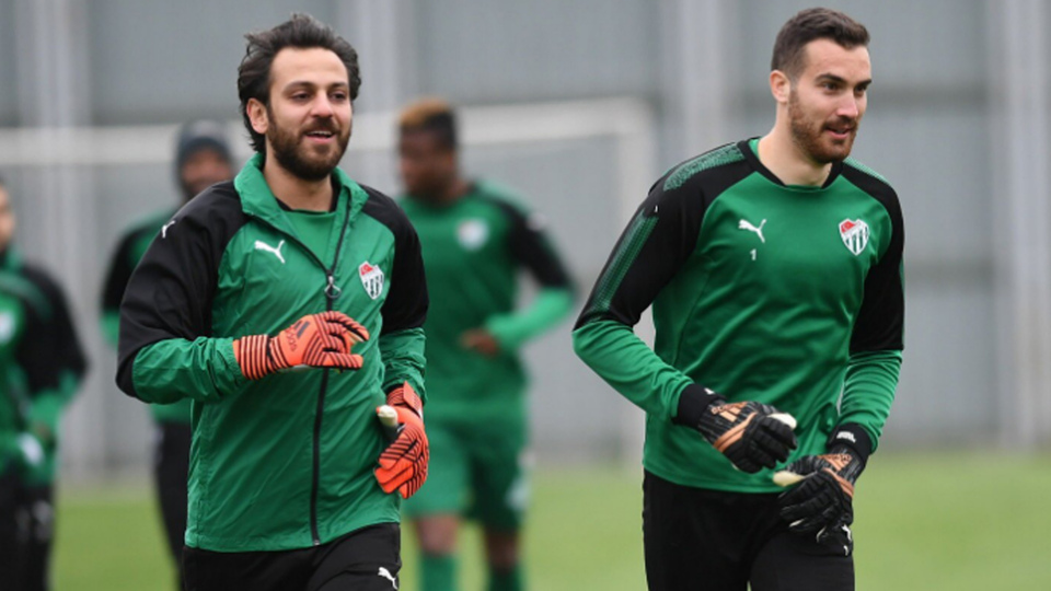 Çukur'un Vartolu'su Erkan Kolçak Köstendil, Bursaspor idmanında