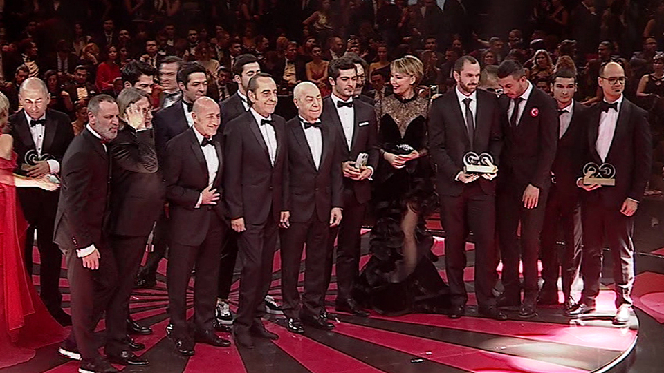 Yılın erkekleri ve kadını ödüllerini aldı!