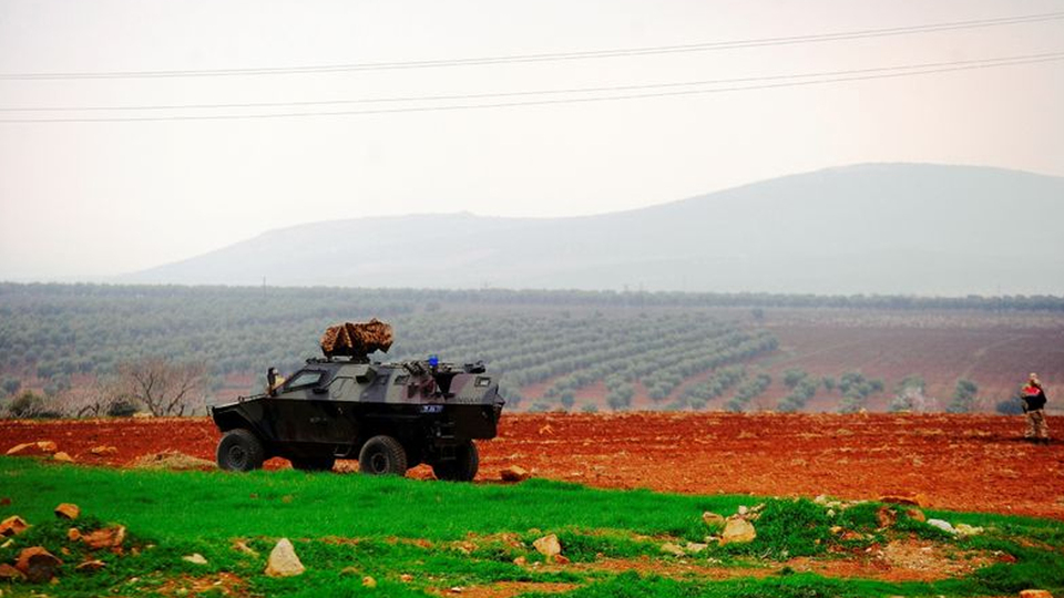 Kilis'e atılan 3 roket boş araziye düştü