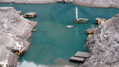 Baraj suları çekilince ortaya çıktı, herkes oraya koştu