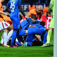 Gomis korkuttu! Bir anda yere yığıldı...